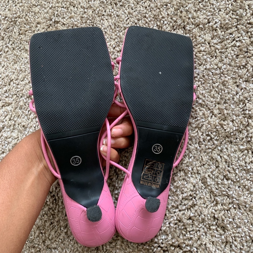 Pink heels - Picture 2 of 3